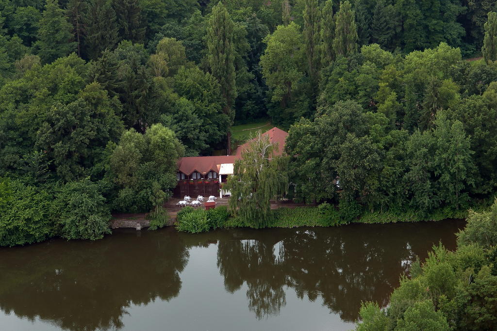 Lovecky Hotel Jivak Loučeň Εξωτερικό φωτογραφία